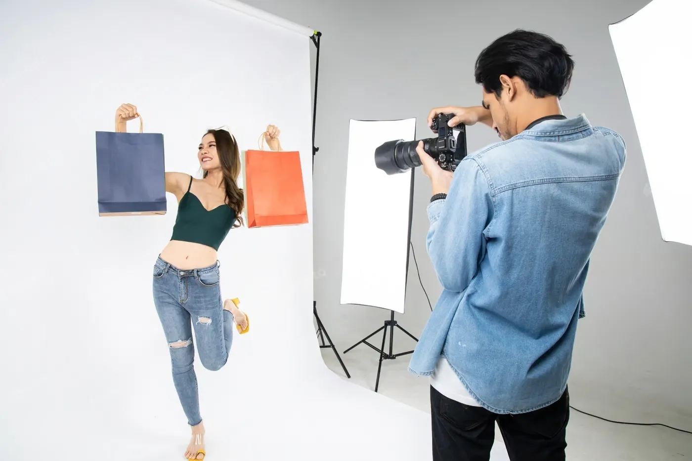 Crafting Conversions: The Impact of High-Quality E-commerce Product Images